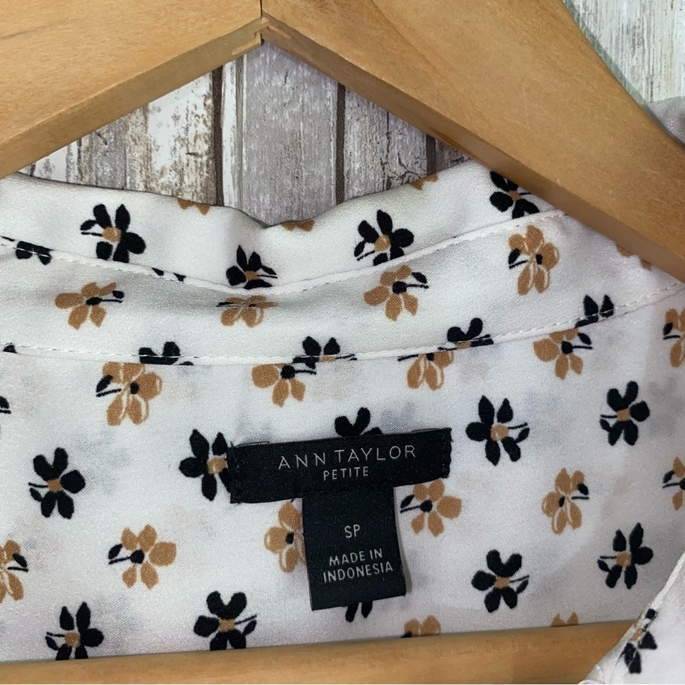 Ann Taylor White Floral Button Down - Picture 5 of 5
